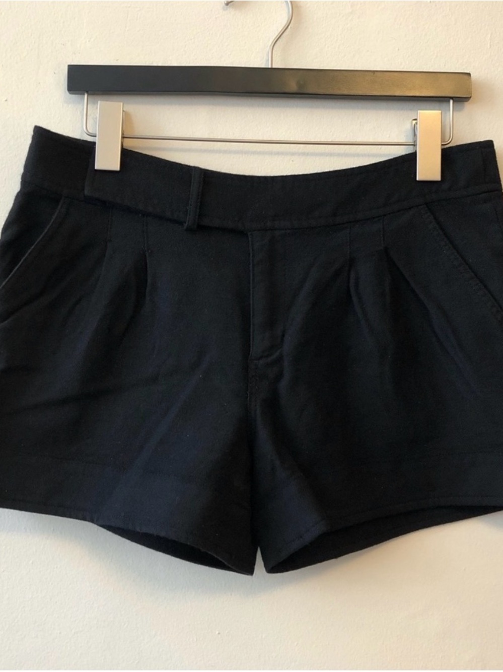Juicy Couture Size 8 Black Wool Blend Shorts